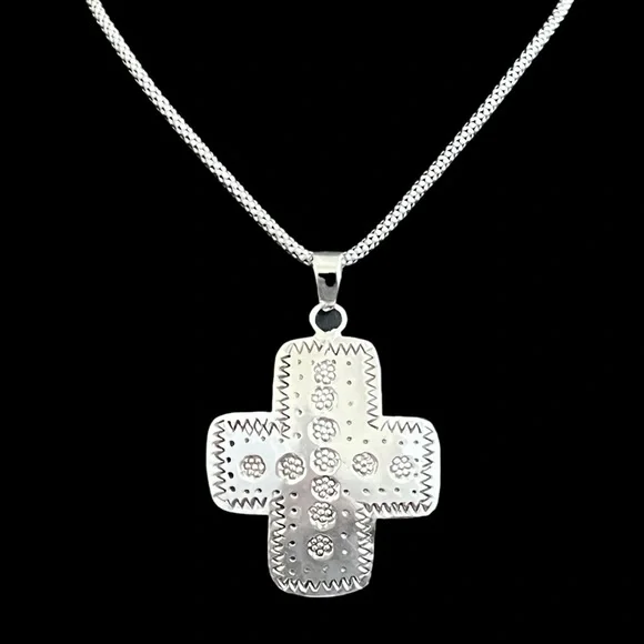 🟦SALE🟦 Vintage Taxco Mexico Large Sterling silver hand stamped cross pendant - Picture 2 of 10